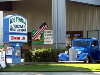 Sign and lobby entrance at Bob Thomas Automotive